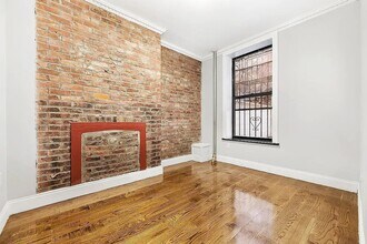 47 1/2 East 1st Street, Unit 2R in New York, NY - Building Photo - Building Photo