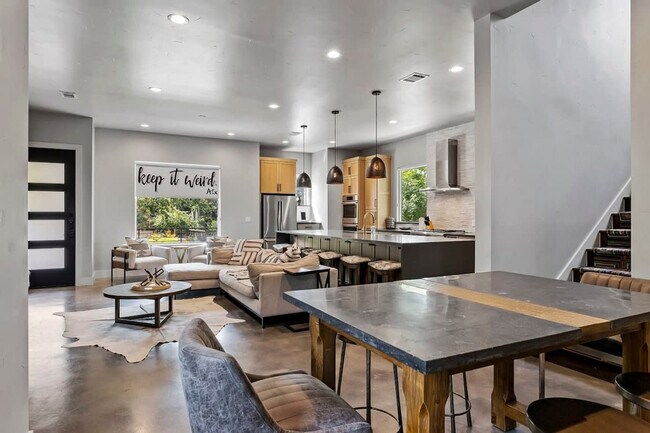 2414 Kinney Rd in Austin, TX - Building Photo - Building Photo