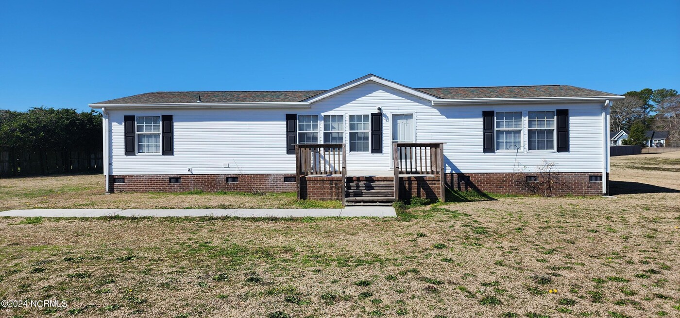 117 Hidden Creek Dr in Swansboro, NC - Foto de edificio