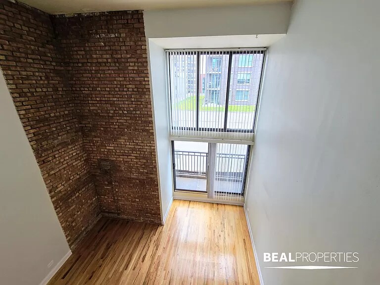 1211 N La Salle Dr, Unit F5 in Chicago, IL - Foto de edificio