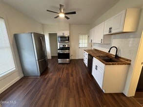 577 6th Ave in Watervliet, NY - Building Photo - Building Photo