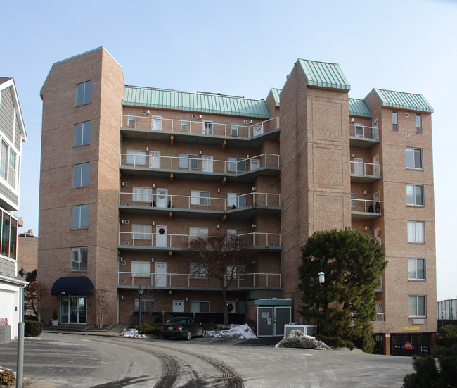 Stamford Landing Marina - North Tower in Stamford, CT - Building Photo - Building Photo