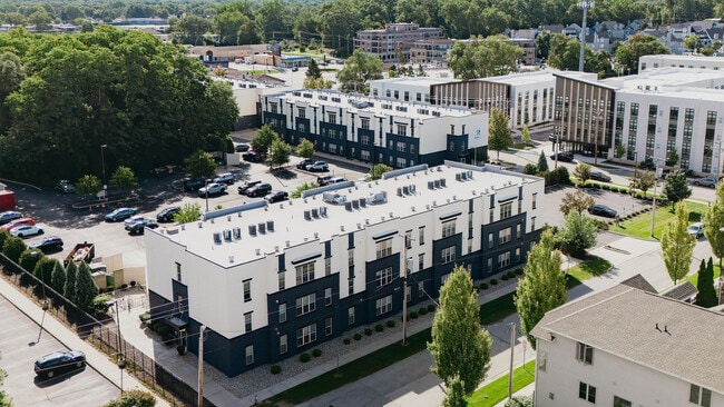 Irish Row in South Bend, IN - Foto de edificio - Building Photo