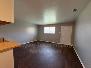 1702 Short St in Cleburne, TX - Building Photo - Building Photo