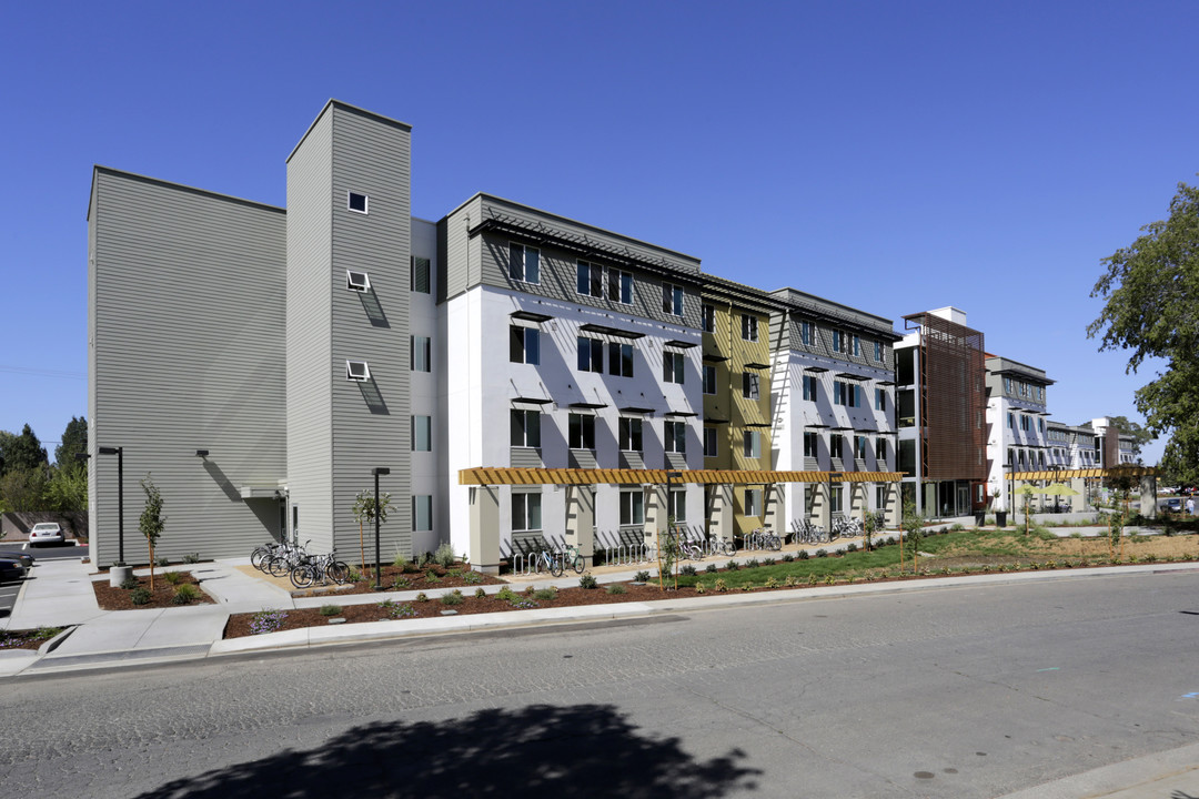 8th and Wake (Graduate Student Housing) in Davis, CA - Building Photo