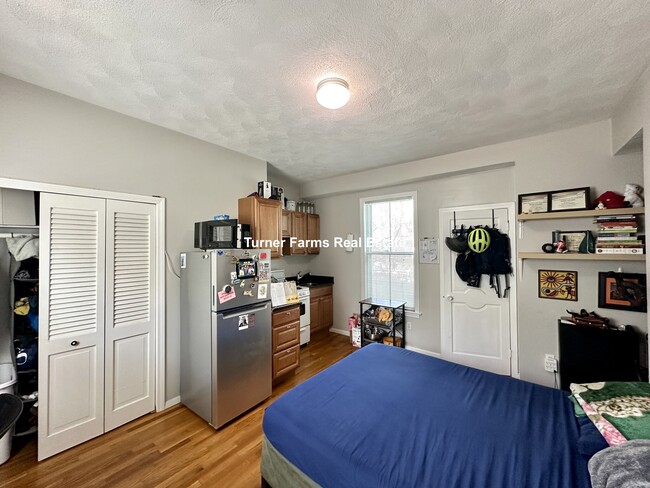 13 Pleasant St, Unit 1 in Cambridge, MA - Building Photo - Building Photo