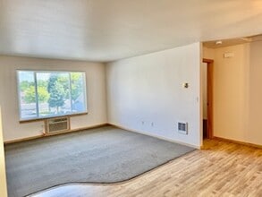 5104 W Nob Hill Blvd, Unit 11 in Yakima, WA - Foto de edificio - Building Photo