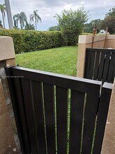 15433 SW 80th St in Miami, FL - Foto de edificio - Building Photo