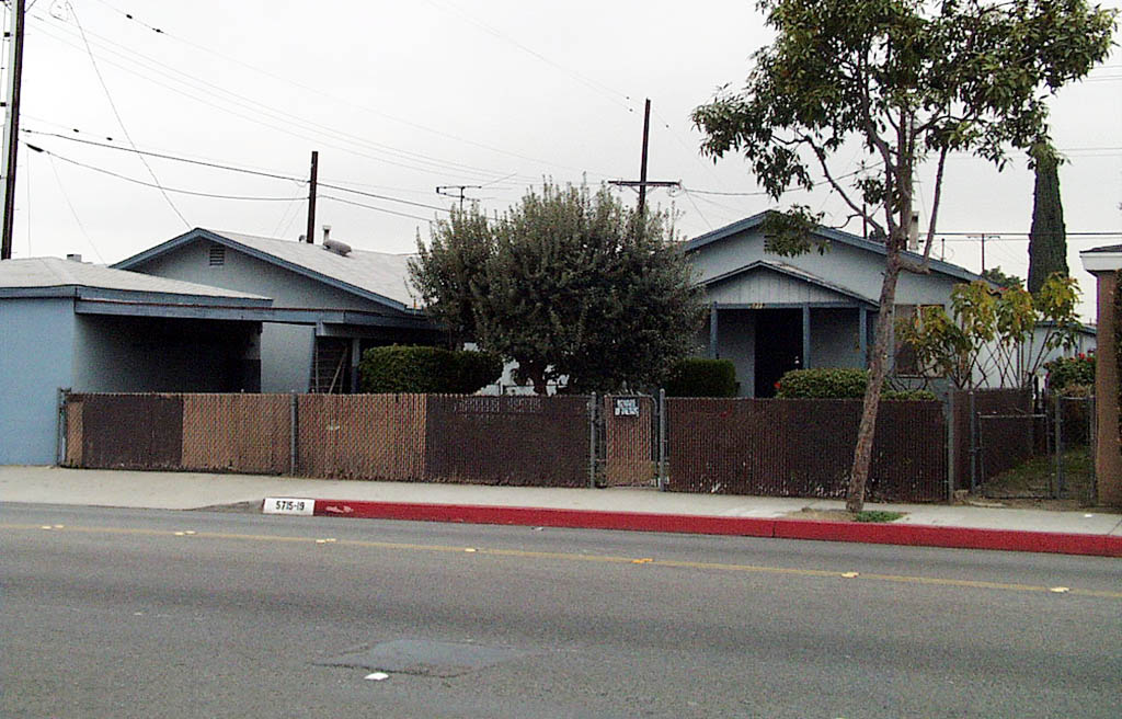 5713-5719 Clara St in Bell Gardens, CA - Foto de edificio
