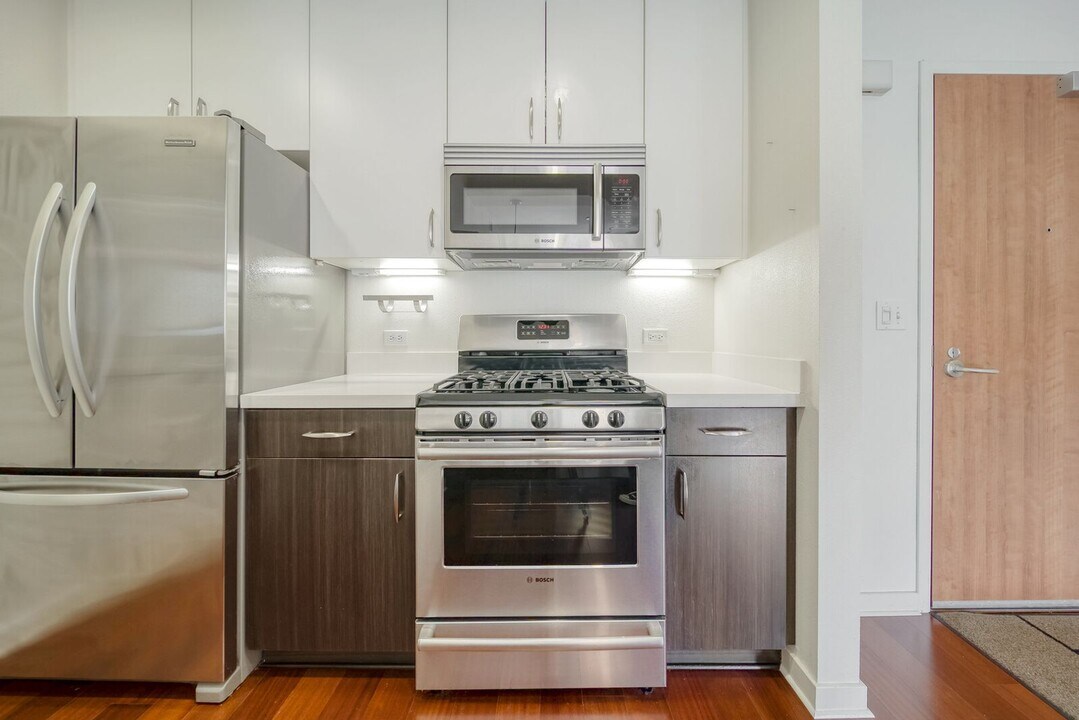 555 Bartlett St in San Francisco, CA - Building Photo