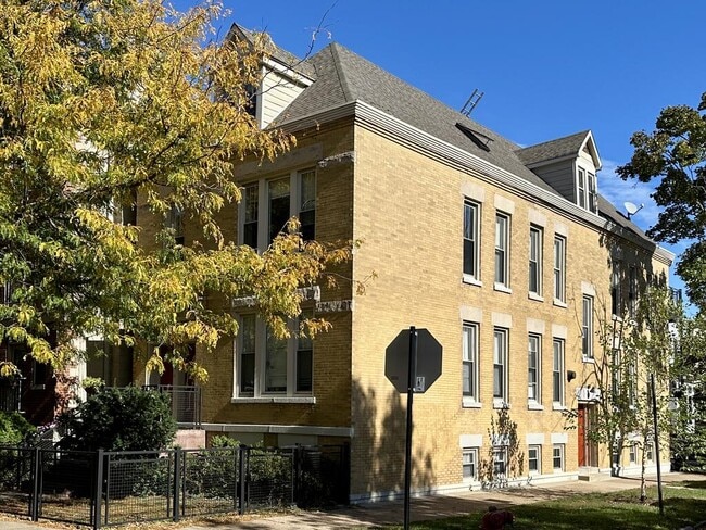 property at 2835 N Damen Ave