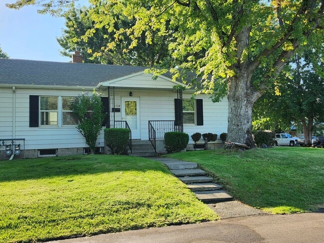 property at 1332 Hunt Ave