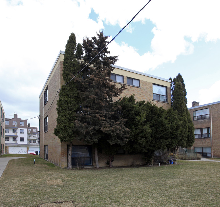 19 Rosseau Rd in Toronto, ON - Building Photo