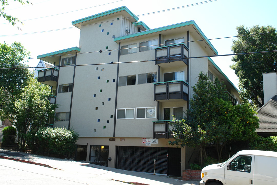 2724 Channing Way in Berkeley, CA - Foto de edificio