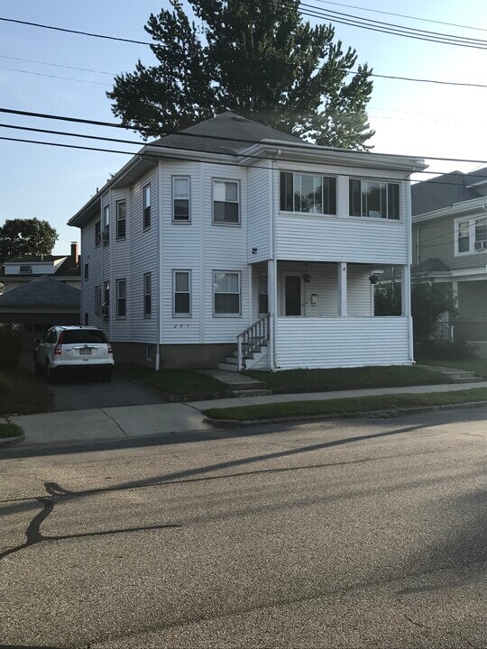 247 Billings Rd in Quincy, MA - Foto de edificio