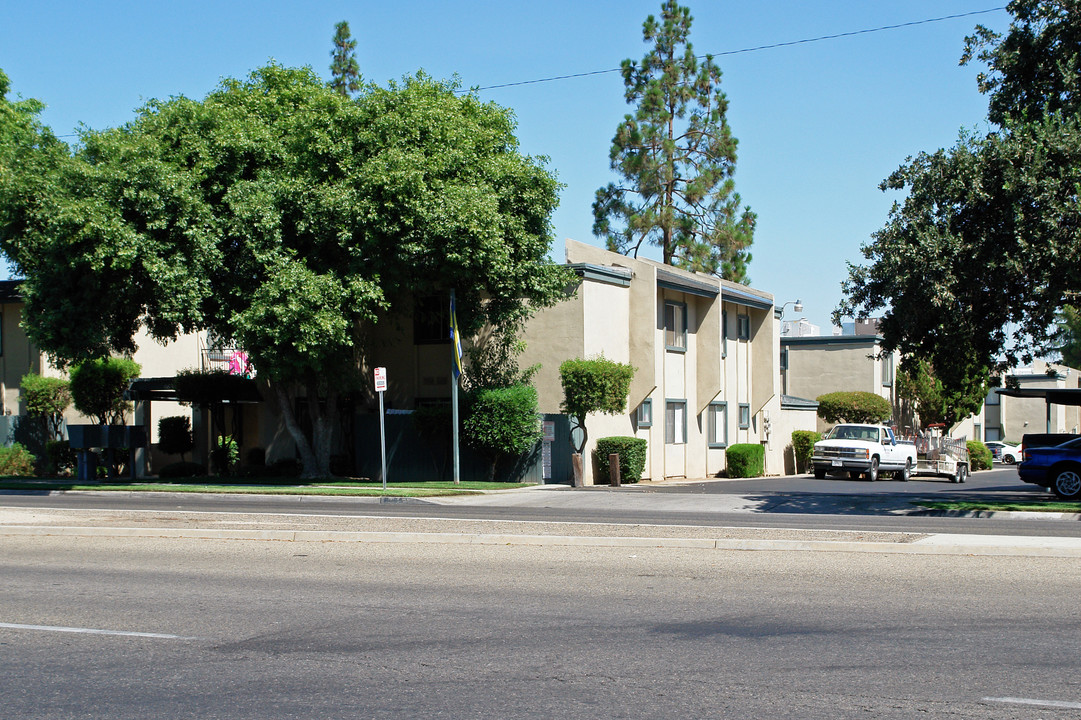 Ashwood Gardens in Fresno, CA - Building Photo