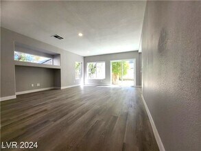10208 Grecian Laurel Ct in Las Vegas, NV - Building Photo - Building Photo