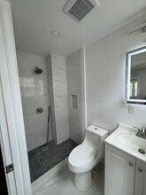 8 Hamilton Rd in Somerville, MA - Foto de edificio - Building Photo