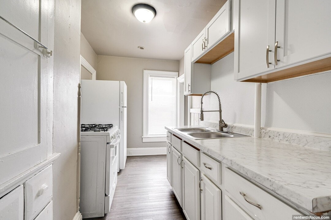 818 Bowen St in Oshkosh, WI - Building Photo