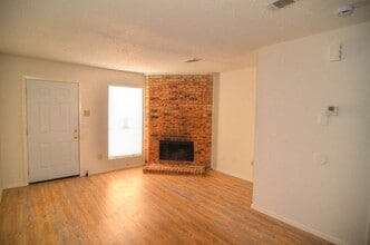 9451 Olde Village Ct in Dallas, TX - Building Photo - Building Photo