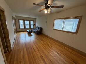 5252 N Ludlam Ave in Chicago, IL - Foto de edificio - Building Photo