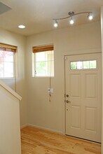 321 NE Edgeway Drive in Hillsboro, OR - Building Photo - Building Photo