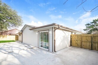 203 La Fonda Dr in Houston, TX - Building Photo - Building Photo