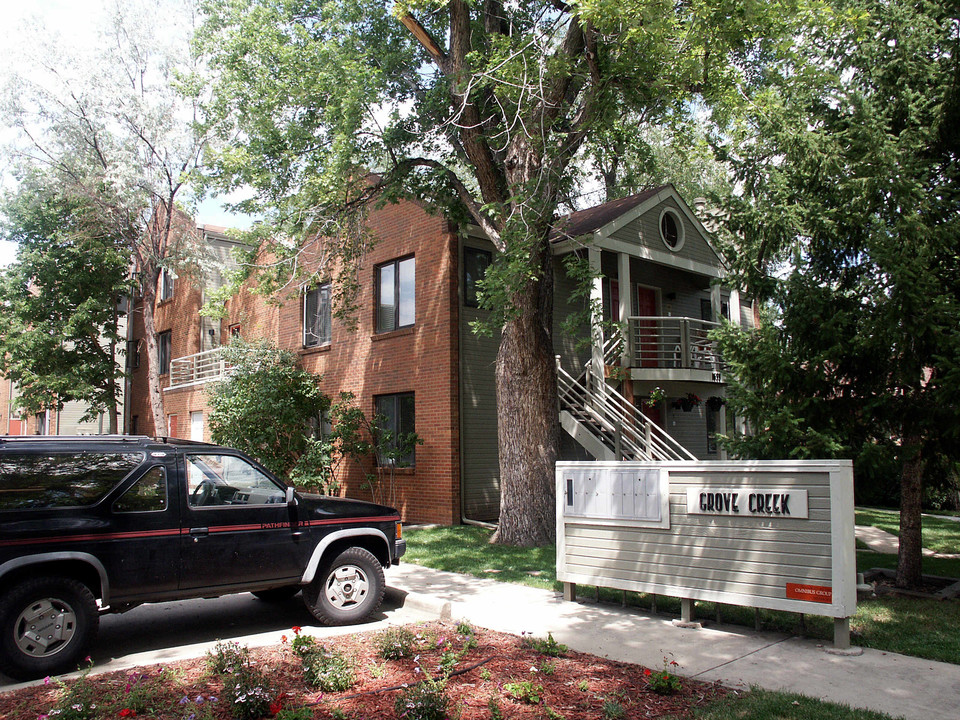 Grove Creek Condominums in Boulder, CO - Building Photo