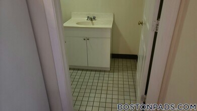 81 Essex St, Unit 54 in Boston, MA - Building Photo - Building Photo