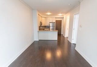 16-3916 Harbour St in Toronto, ON - Building Photo - Building Photo