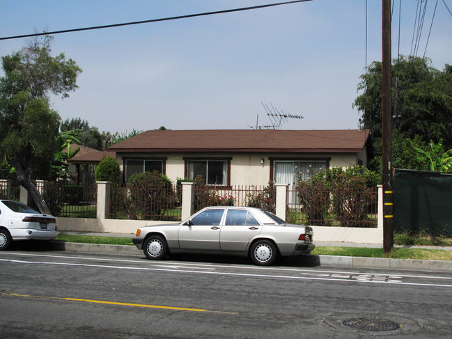 215 N Alhambra Ave in Monterey Park, CA - Building Photo - Building Photo