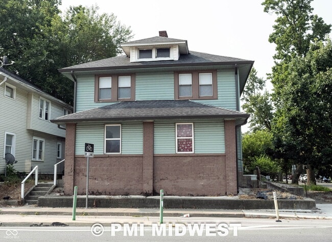 property at 2201 E New York St