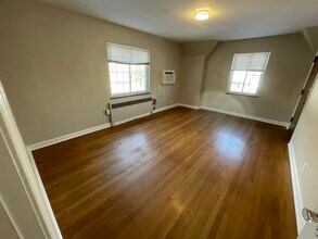 6623 Ravenal Ct, Unit #4 in Cincinnati, OH - Foto de edificio - Building Photo