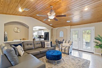 1405 Delabrook Ct in Seabrook, TX - Building Photo - Building Photo