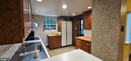 1042 W Lancaster Ave in Bryn Mawr, PA - Building Photo - Building Photo