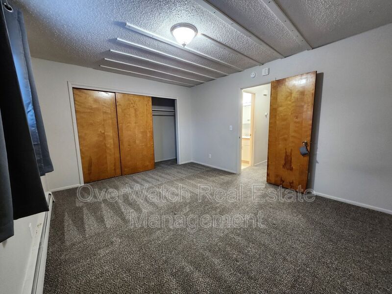 3137 Raspberry Rd in Anchorage, AK - Building Photo