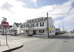 21 F St in Hampton, NH - Foto de edificio - Building Photo