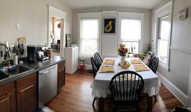 24 Lawler St, Unit 2 in Holyoke, MA - Building Photo - Building Photo