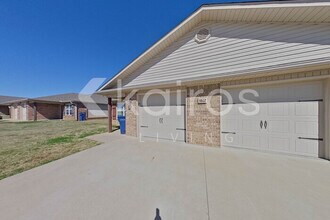 5002 Thomas St in Siloam Springs, AR - Foto de edificio - Building Photo