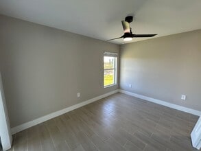 3919 NE 12th Ave in Cape Coral, FL - Building Photo - Building Photo