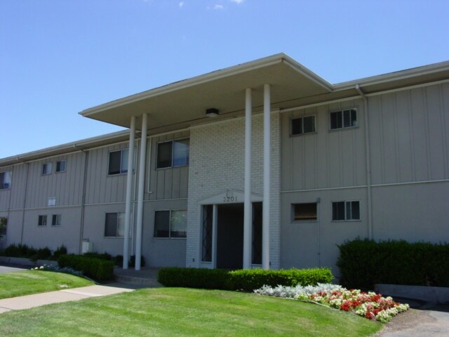Lincoln Arms in Concord, CA - Foto de edificio - Building Photo