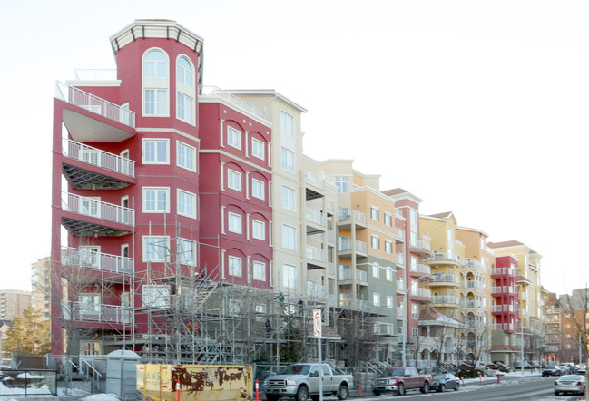 The Venetian in Edmonton, AB - Building Photo - Building Photo