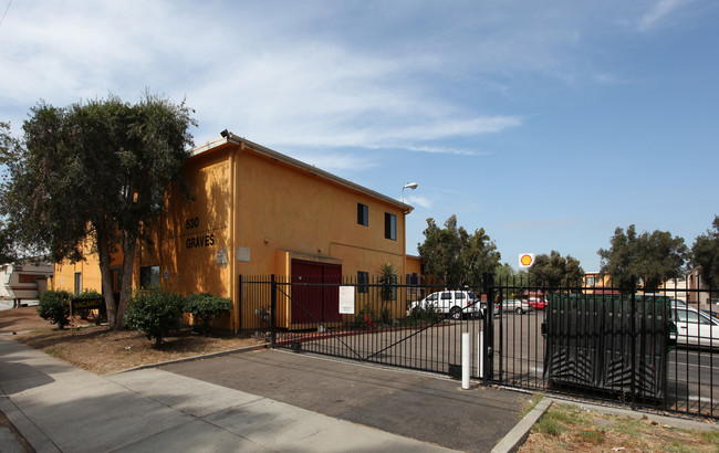 Graves Avenue Apartments in El Cajon, CA - Building Photo - Building Photo