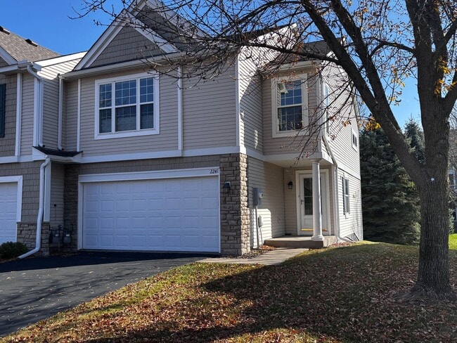 2241 Saint Johns Pl in Woodbury, MN - Building Photo - Building Photo