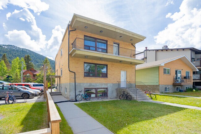 130 Beaver St in Banff, AB - Building Photo - Primary Photo