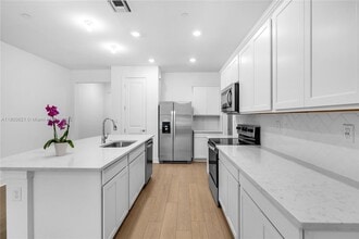 8353 NW 7th Pl in Plantation, FL - Building Photo - Building Photo