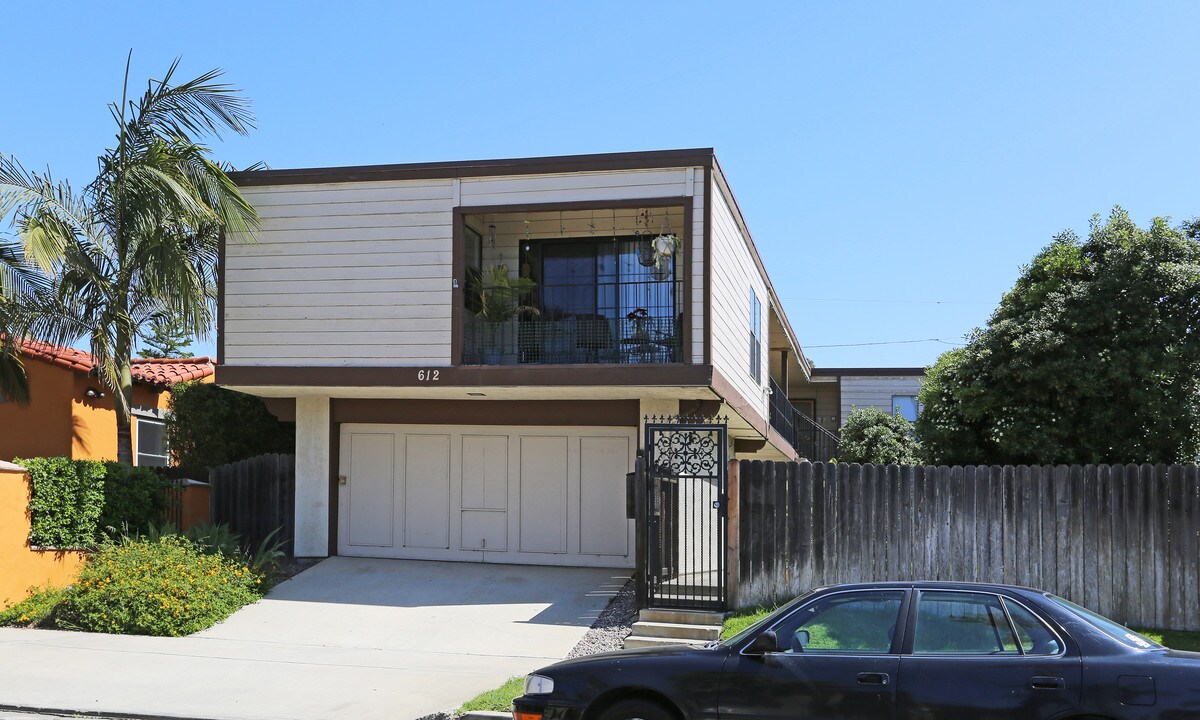 612 N Freeman St in Oceanside, CA - Building Photo