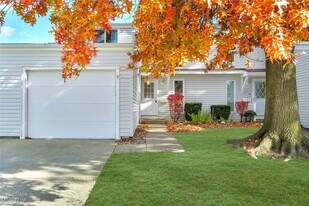 267 Deepwood Dr in Wadsworth, OH - Building Photo