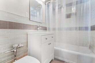 225 St Pauls Ave, Unit 14N in Jersey City, NJ - Building Photo - Building Photo