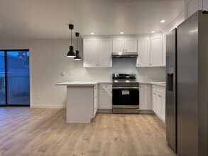 12531 SE 42nd St in Bellevue, WA - Building Photo - Building Photo